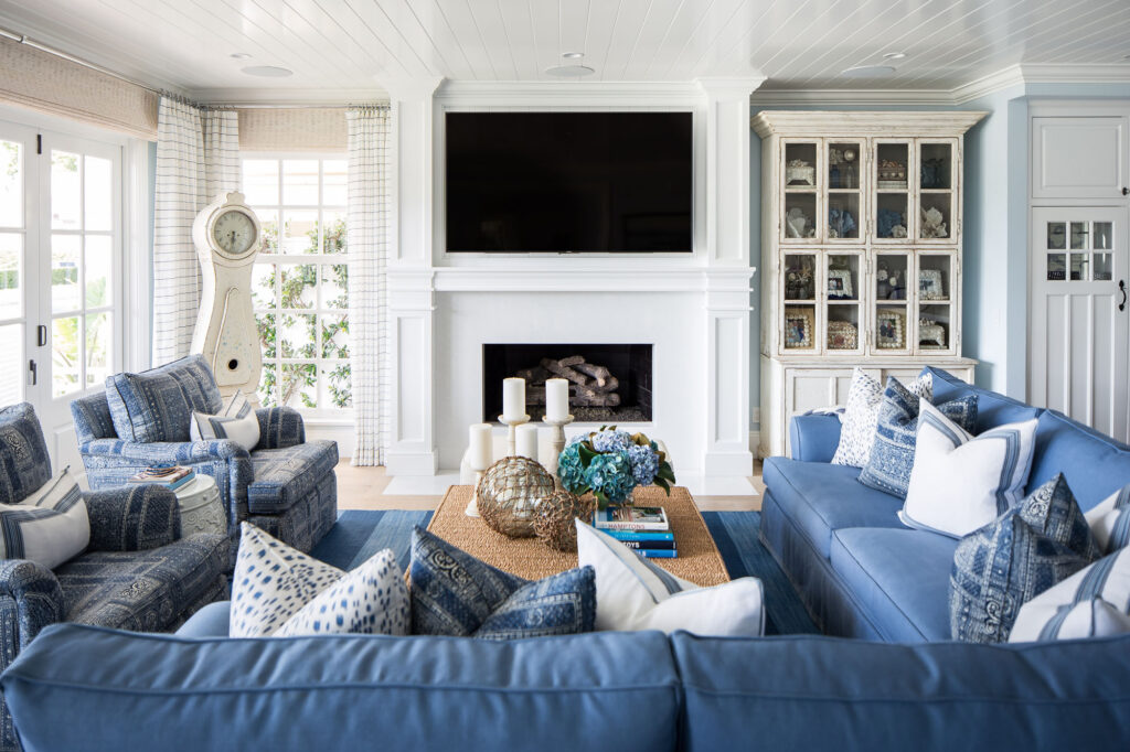 My Life in Blue & White living room